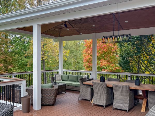 Cost of Deck Enclosure Construction in Farmington